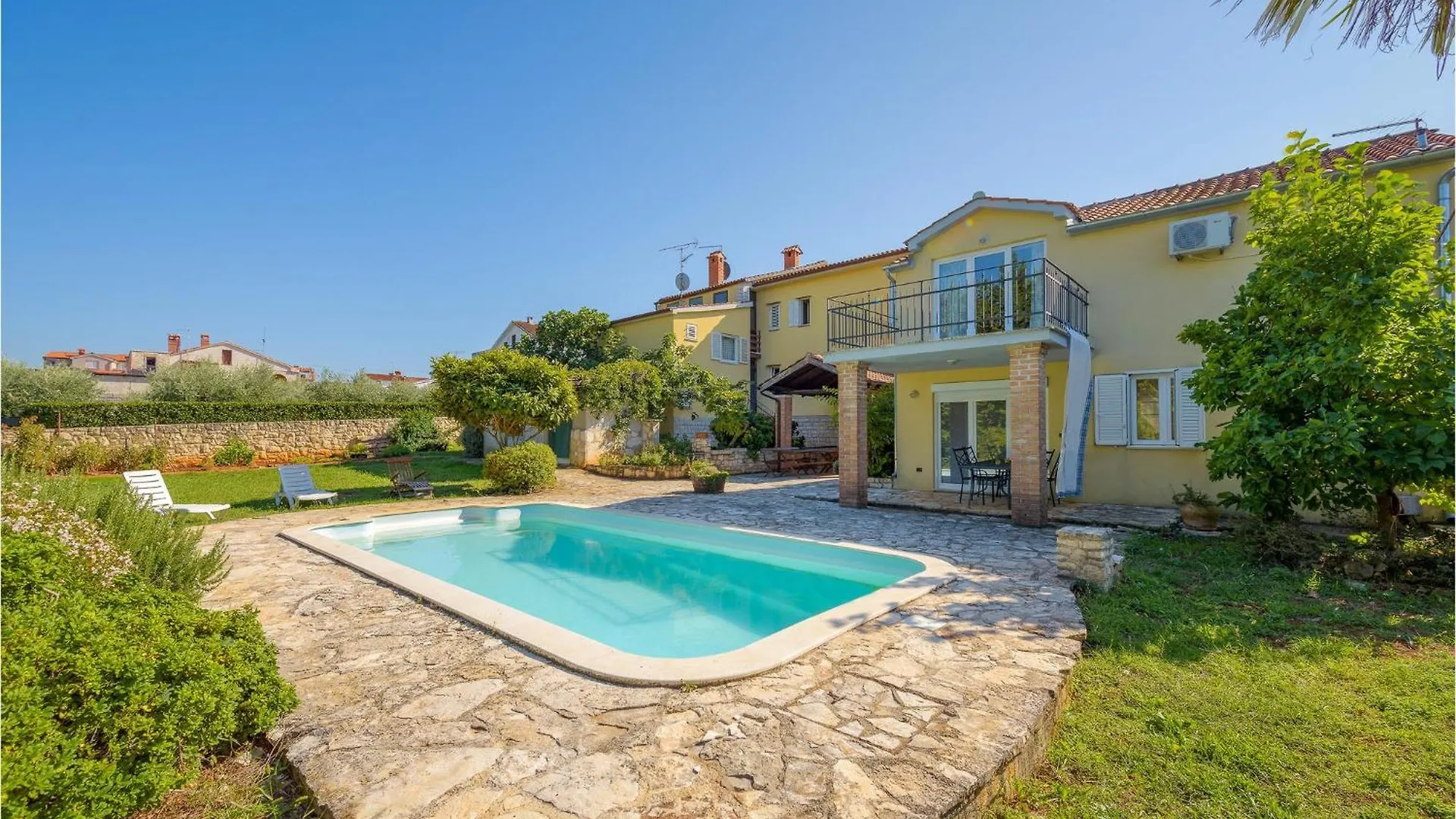 Beautiful Home In Porec With Wifi contacts